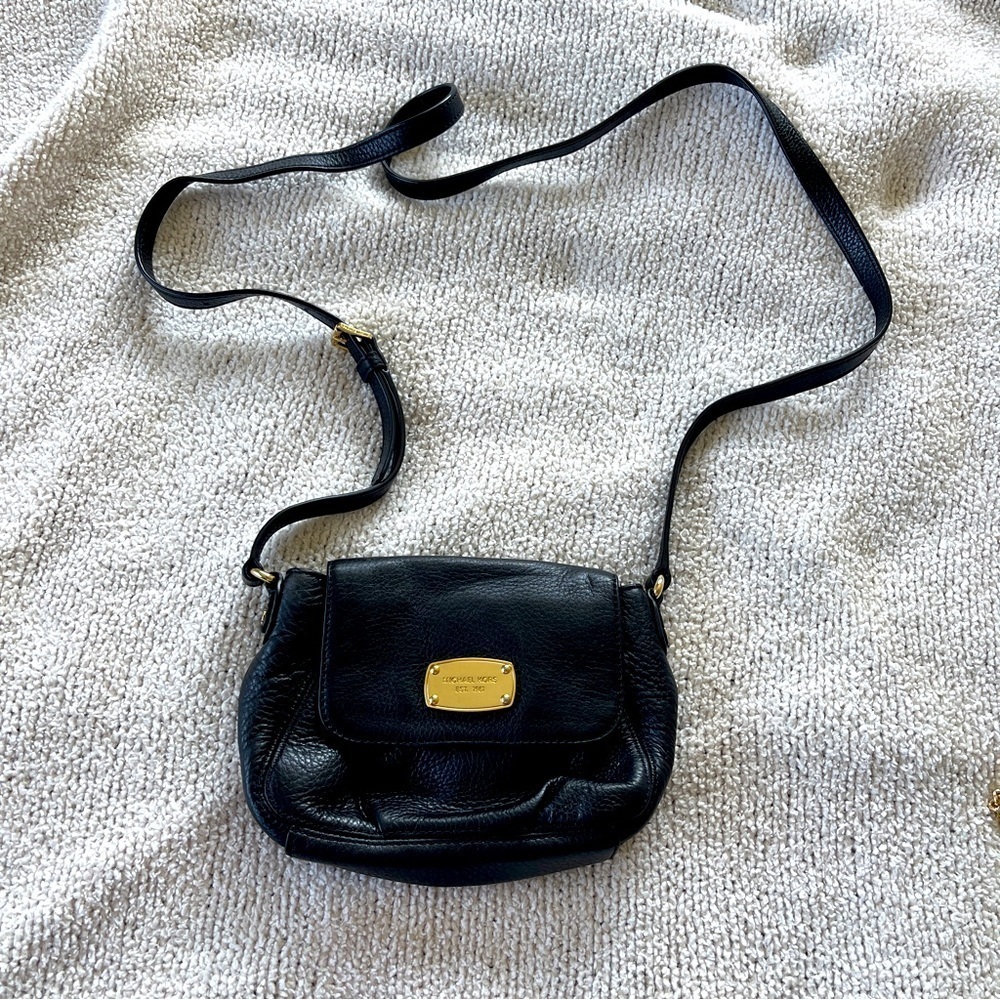 Michael Kors - Black Crossbody - excellent condition gold hardware
